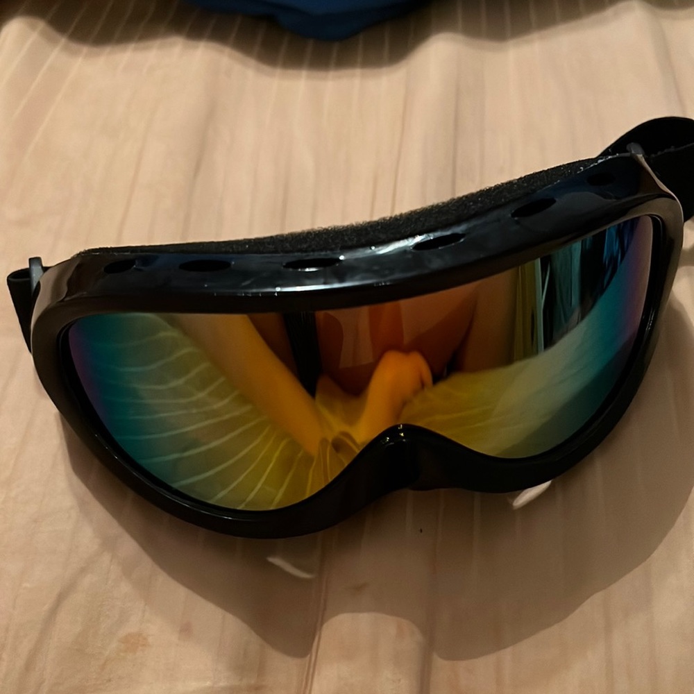 Brand new snowboarding glasses